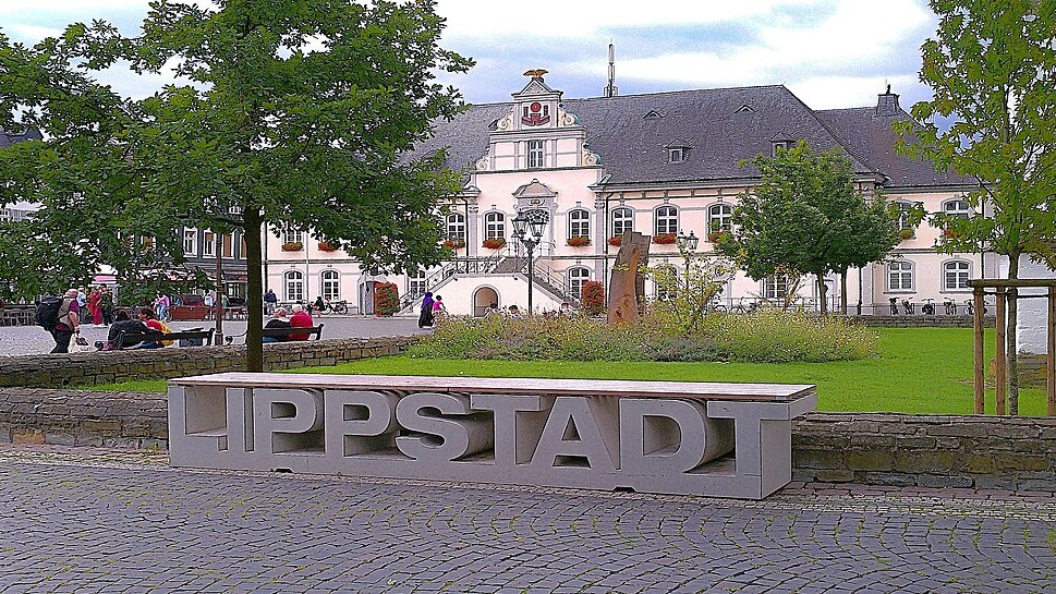 Artikel Titelbild mit Bildunterschrift: Das Busunternehmen Franz Musshoff Bustouristik mit Sitz in Lippstadt ist vorläufig insolvent.