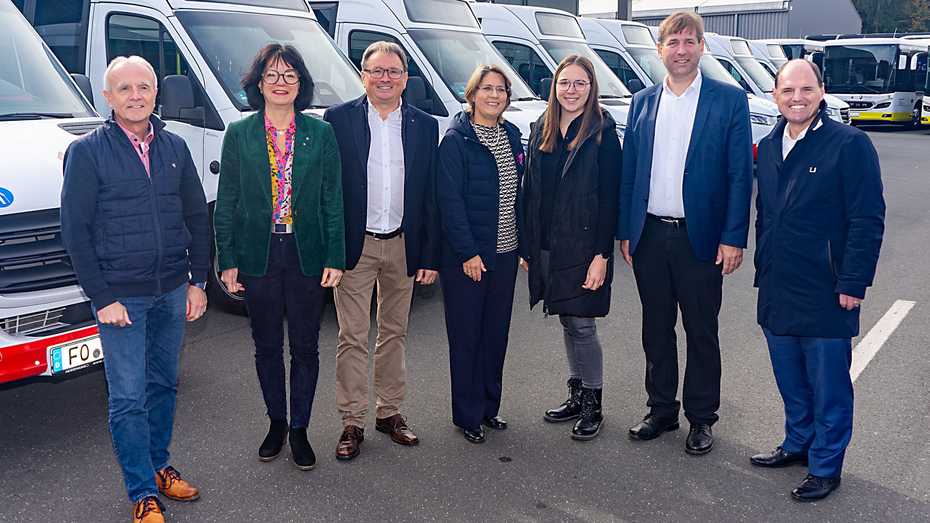 Artikel Titelbild mit Bildunterschrift:  Im Bild von links: Markus Grüner, Daniela Singer, Elmar Singer, Annette Prechtl, Lena Seitz, Herrmann Ulm, Michael Hofmannn